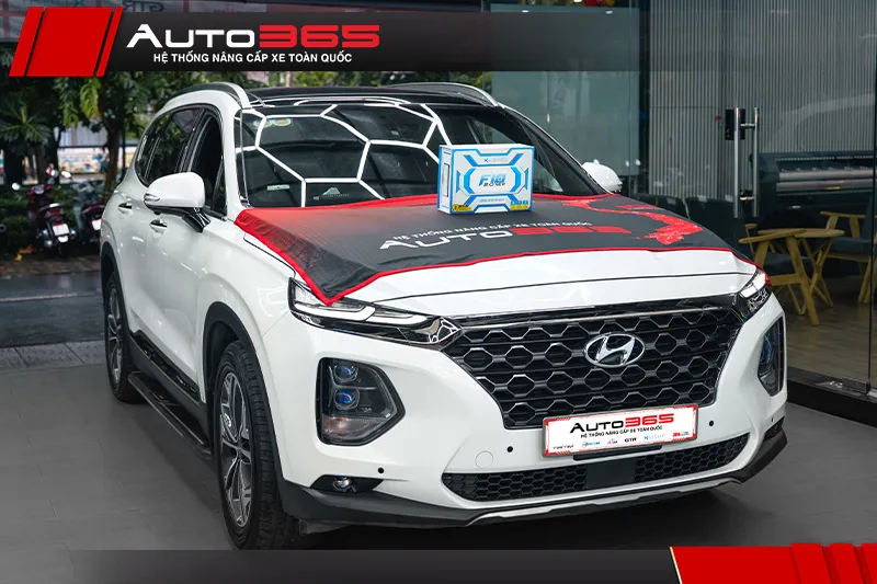 Ngoại quan Hyundai Santa Fe 2020 Premium màu trắng tại Auto365