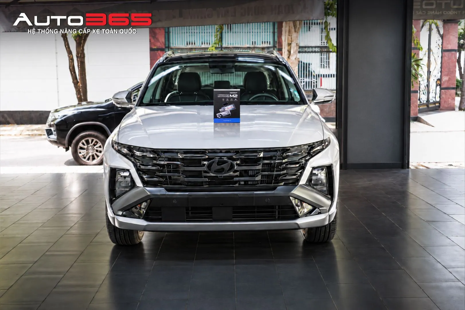 Hyundai Tucson 1.6 Turbo HTRAC 2022 trong bộ ảnh lắp VIETMAP SpeedMap M2 tại Auto365.vn – Trụ Sở Chính.