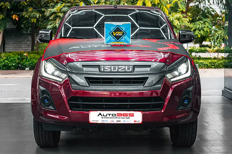 Tổng thể chiếc Isuzu D-Max 2018 LS Prestige sau khi hoàn thiện hạng mục đèn chính.