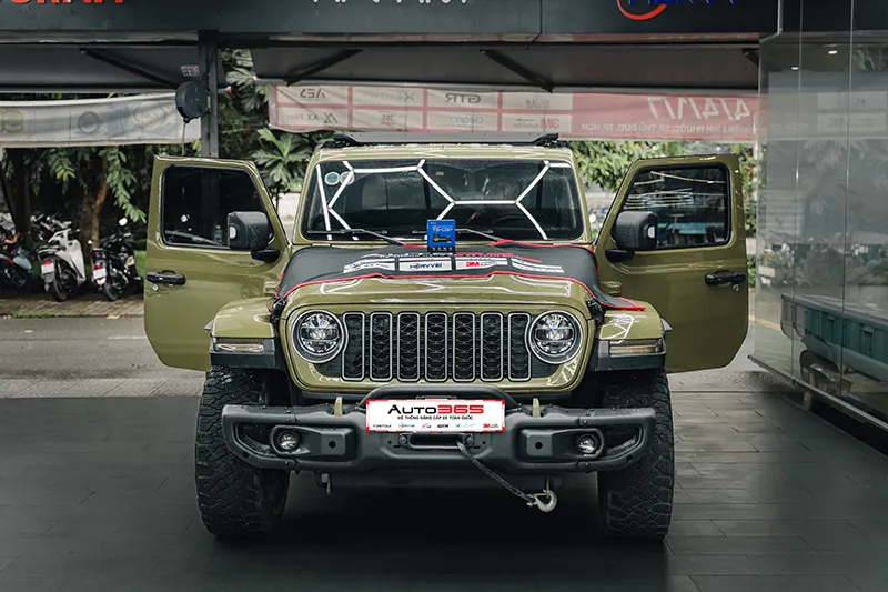 Jeep Wrangler chụp tại Auto365 sau khi lắp camera hành trình