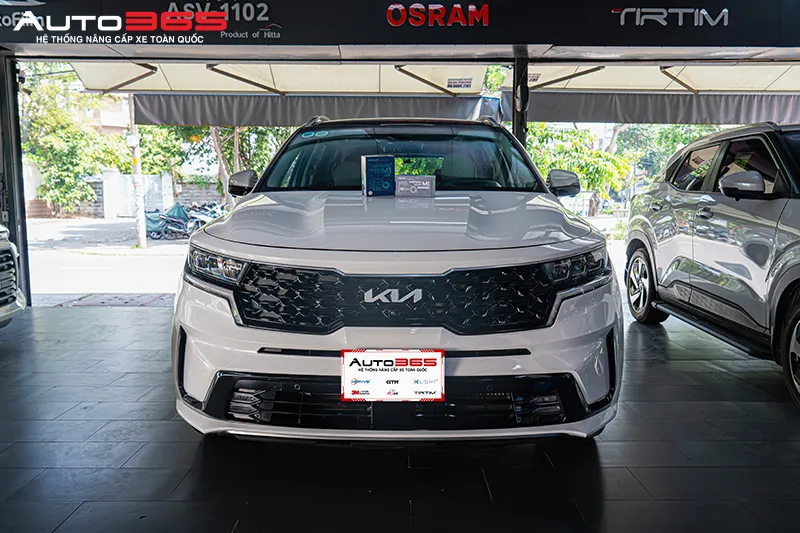 Kia Sorento Signature 2024 và sản phẩm camera hành trình Vietmap SpeedMap M1.