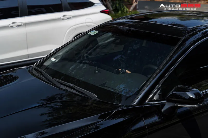 Kính lái Toyota Camry cần ưu tiên khả năng quan sát khi chọn phim