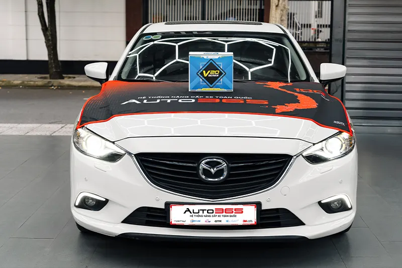 Mazda 6 màu trắng cùng hộp X-Light V20 Series tại Auto365