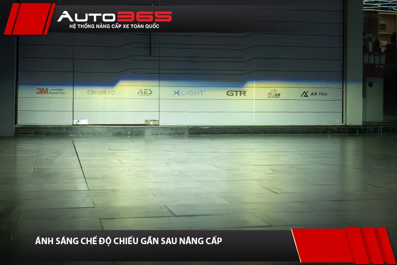 Vùng sáng Cos sau khi lắp bi LED X-Light V20 New 2025 cho Mercedes C300 AMG 2014