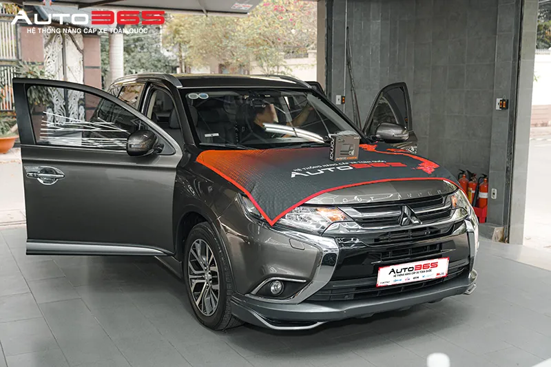 Mitsubishi Outlander 2021 lắp 70mai A800SE