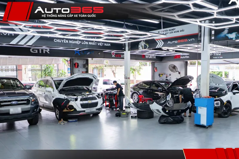 Khu vực kiểm tra đèn tại cơ sở Auto365
