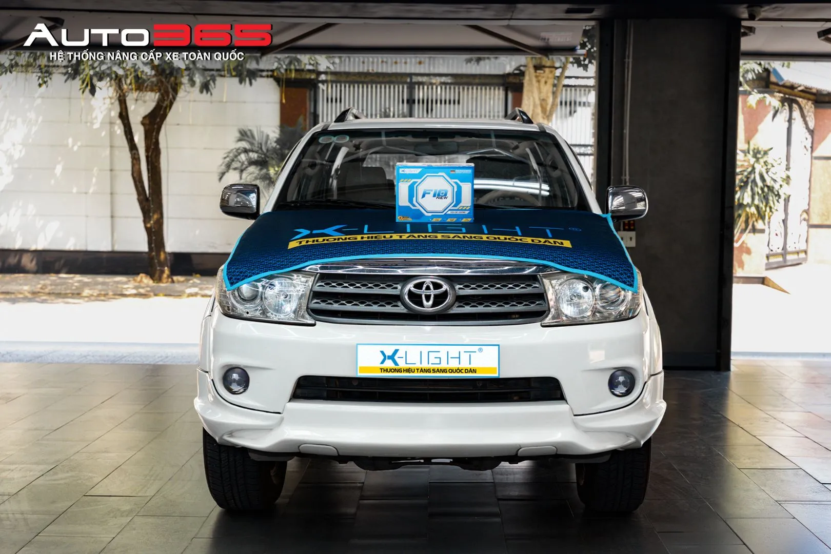Toyota Fortuner màu trắng trong bộ ảnh X-Light F10 New tại Auto365.vn - Trụ Sở Chính.