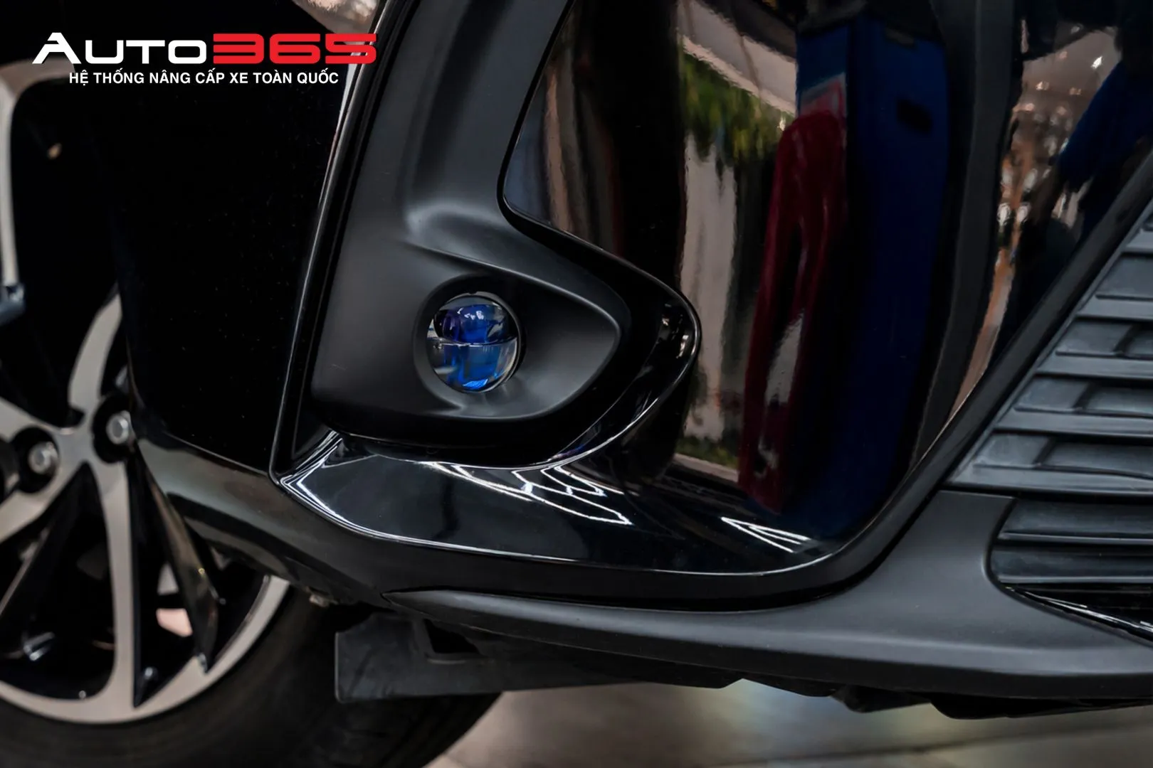Cận cảnh bề mặt lens của cụm bi gầm sau khi hoàn thiện trên Toyota Vios.