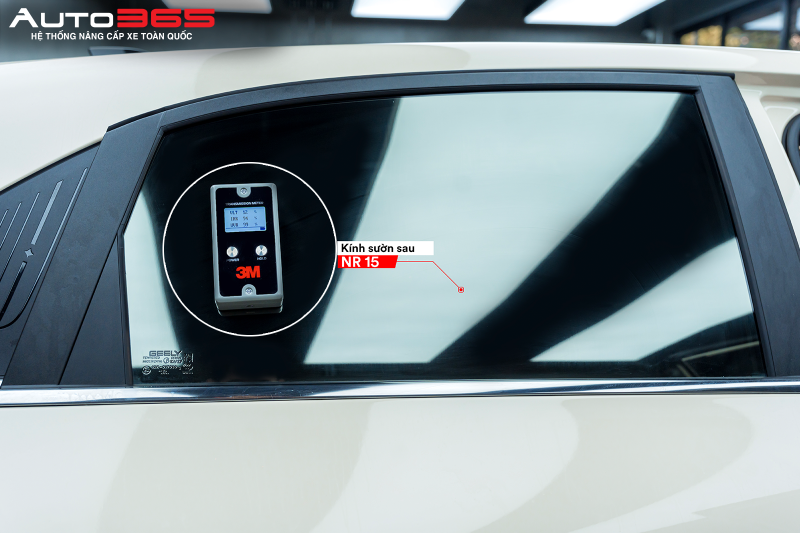 NR15 tạo độ tối rõ hơn cho khu vực kính sườn sau