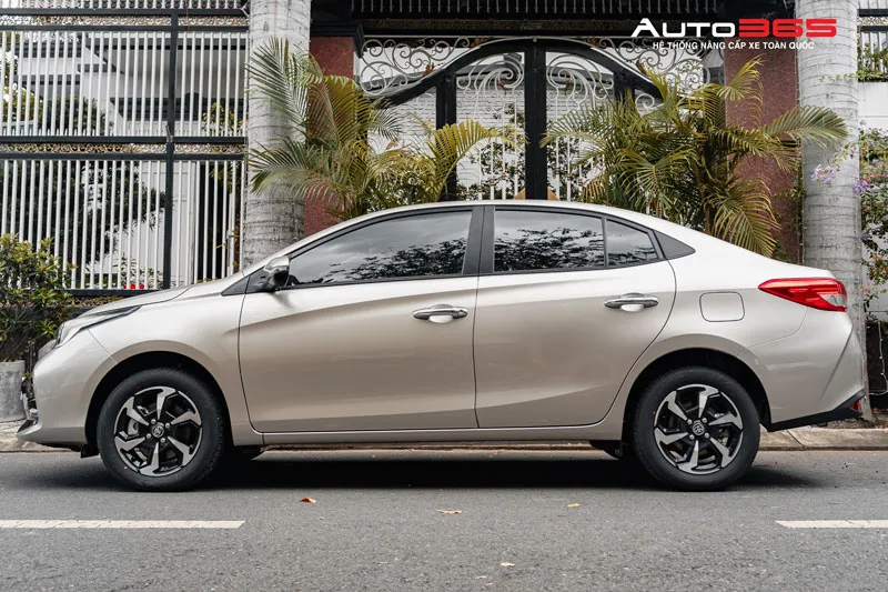 Góc nhìn bên hông minh họa vị trí kính sườn khi chọn phim cách nhiệt 3M Toyota Vios
