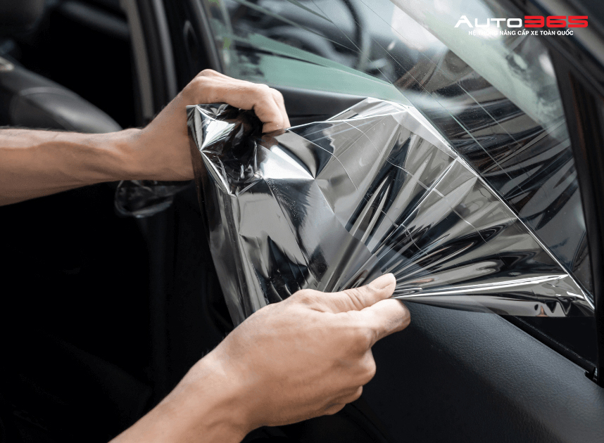 Phim cách nhiệt bị bong mép hoặc bong tróc 