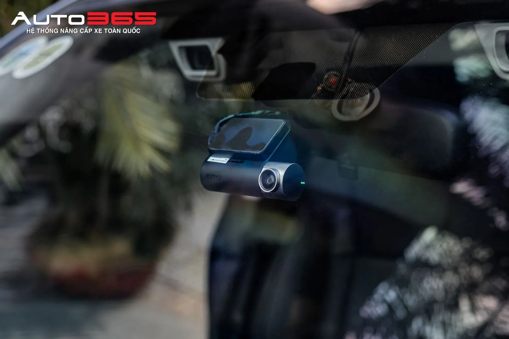 Camera trước được bố trí phía trong kính lái Subaru Forester, né vùng quét EyeSight và hướng ghi hình về phía trước xe.