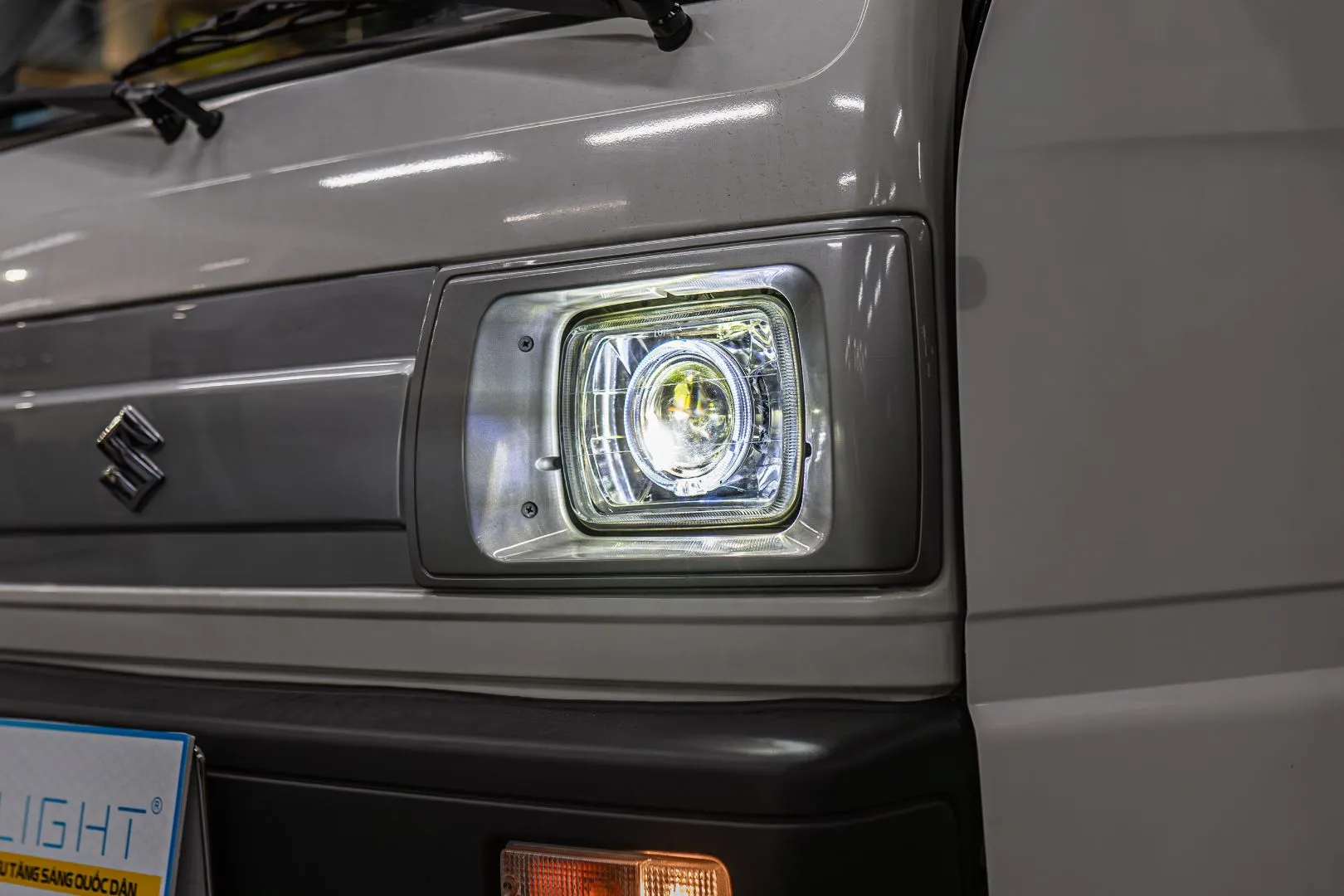 Cụm đèn chính sau khi hoàn thiện X-Light V20 Base 2025.