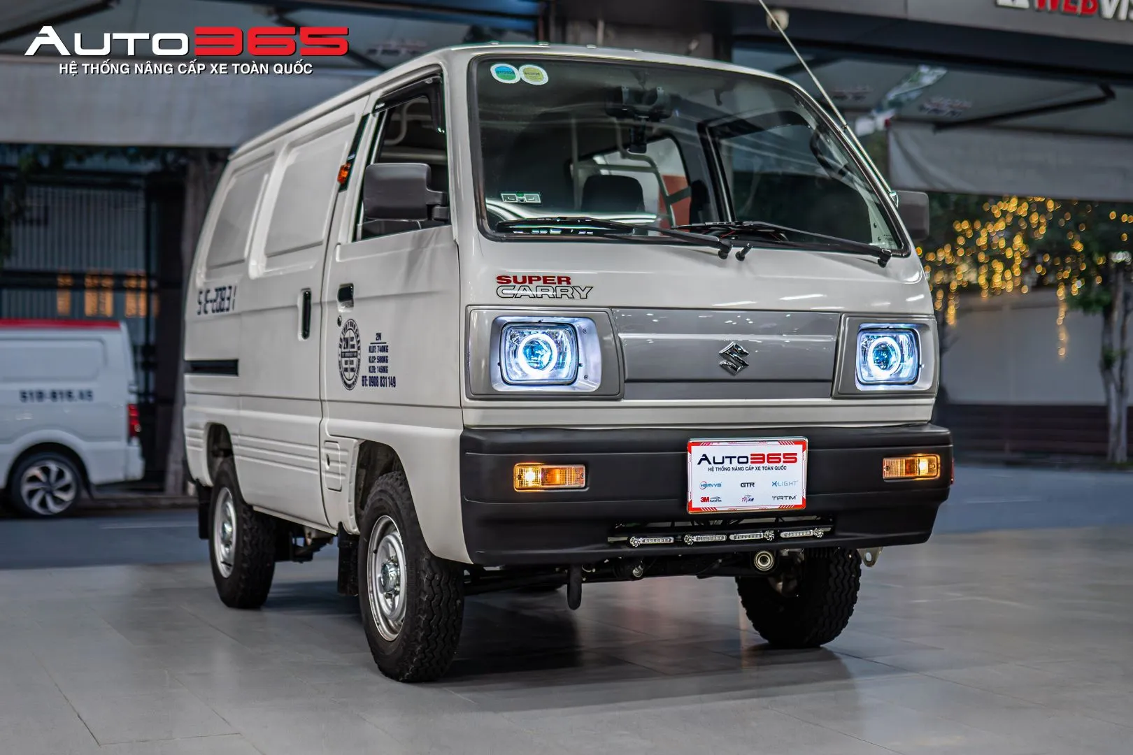X-Light V20 Base 2025 sau khi được lắp tại khu vực đèn chính.