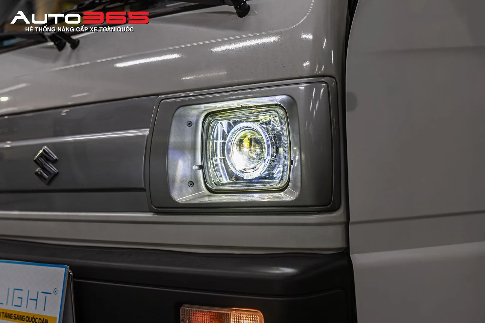 Cụm đèn chính sau khi hoàn thiện X-Light V20 Base 2025.