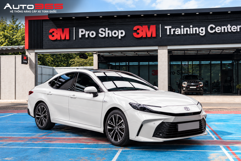 Toyota Camry sau khi hoàn thiện PPF 3M Series 50 Gloss tại Auto365.vn - Trụ Sở Chính