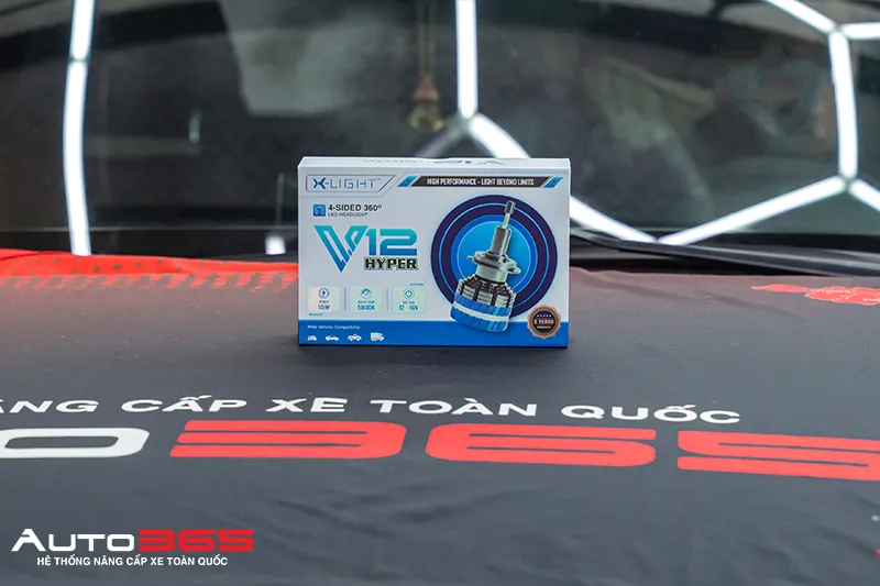 Hộp sản phẩm thể hiện tên V12 Hyper, công suất 55 W và nhiệt màu 5800K.