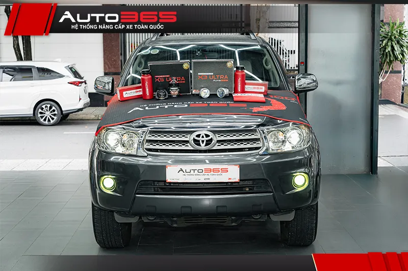 Toyota Fortuner 2011 2.7V tại Auto365.vn - Trụ Sở Chính trước hạng mục nâng cấp đèn