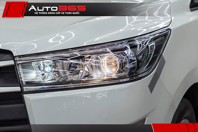 Cụm đèn Innova 2019 sau khi lắp bi LED X-Light V30 Ultra 2026
