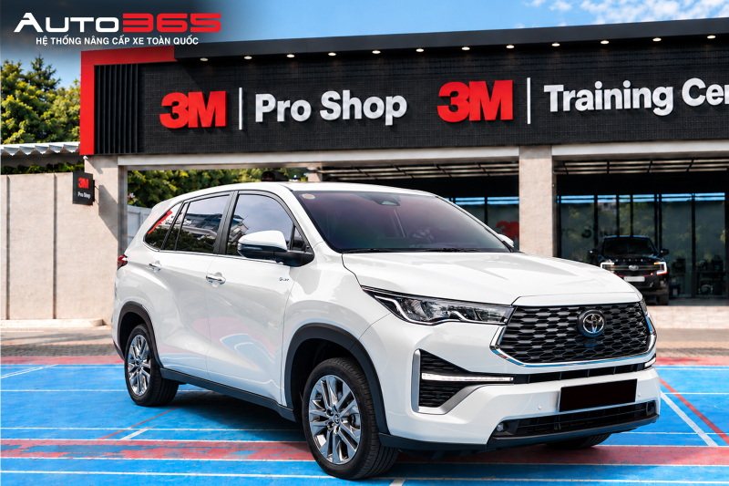 Hình 1. Toyota Innova Cross dán phim cách nhiệt 3M tại Auto365.vn - Trụ Sở Chính