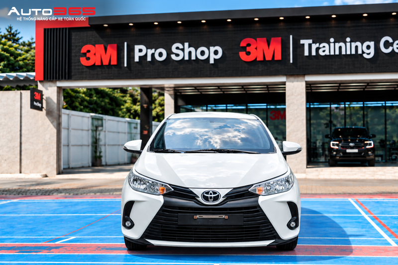 Hình 1. Toyota Vios màu trắng sau khi hoàn thiện dán phim cách nhiệt 3M