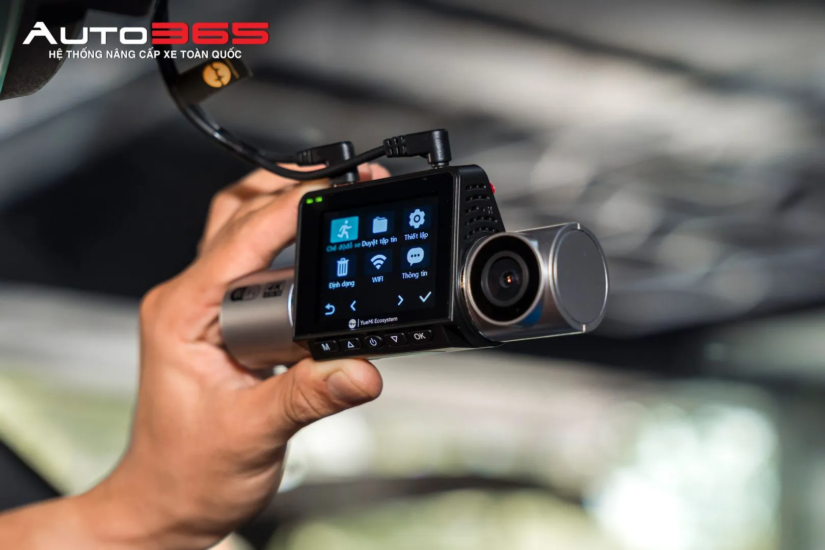 Giao diện menu cài đặt tiếng Việt trên màn hình cụm camera chính (Chế độ đỗ xe, Duyệt tập tin, Thiết lập, Định dạng, Wi-Fi, Thông tin).
