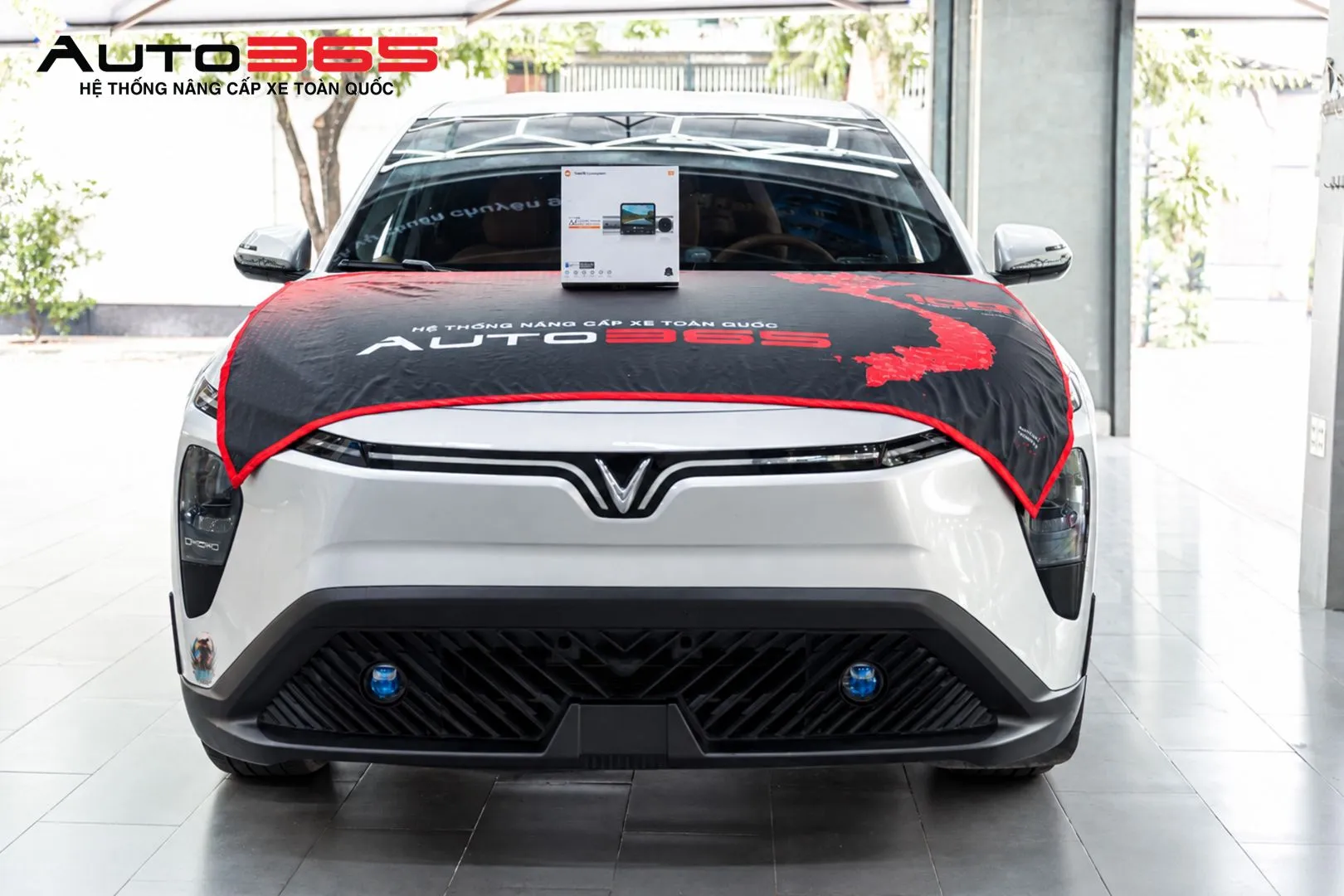 VinFast Limo Green 2025 cùng hộp Yuemi Q5 tại Auto365.vn – Trụ Sở Chính.
