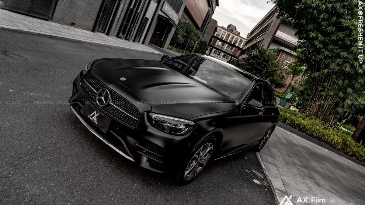 AX WRAP FILM MATTE BLACK – ĐEN MỜ MERCEDES BENZ E300 - Hình 2