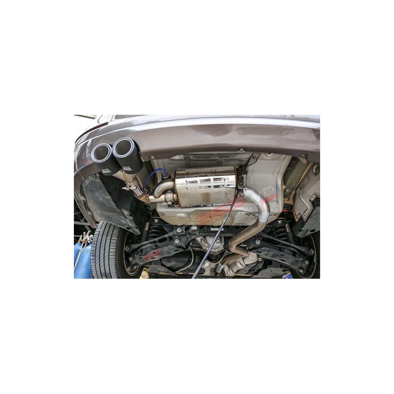 Độ Pô BMW 320i Nâu Bầu pô Remus Cổ pô AKRAPOVIC đôi - Hình 1