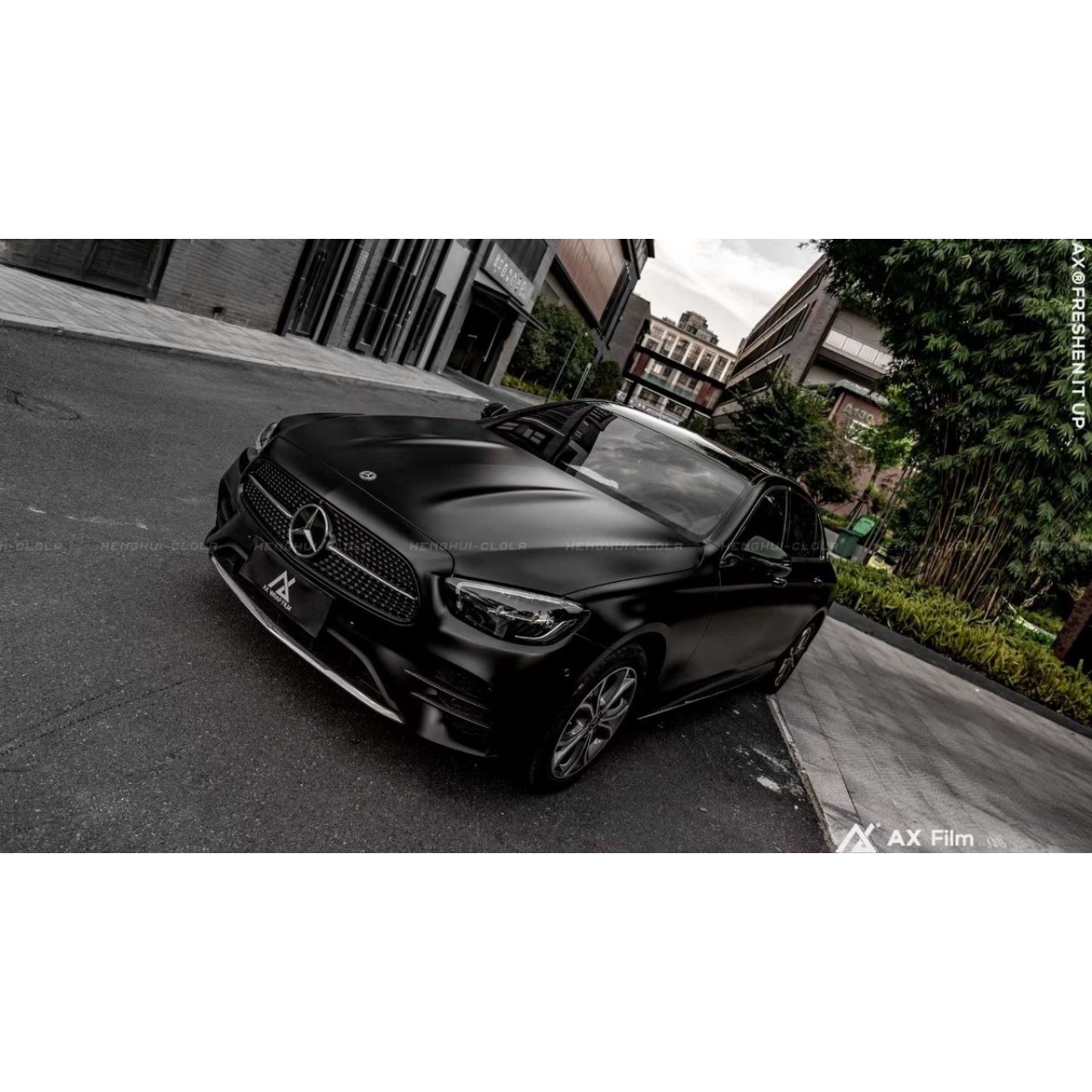 AX WRAP FILM MATTE BLACK – ĐEN MỜ MERCEDES BENZ E300 - Hình 2
