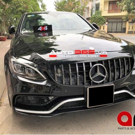 Mercedes C300 nâng cấp bodykit C63 chất lừ trên từng chi tiết