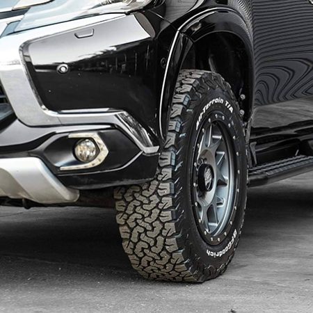 Nâng cấp body kit Mitsubishi Pajero sport