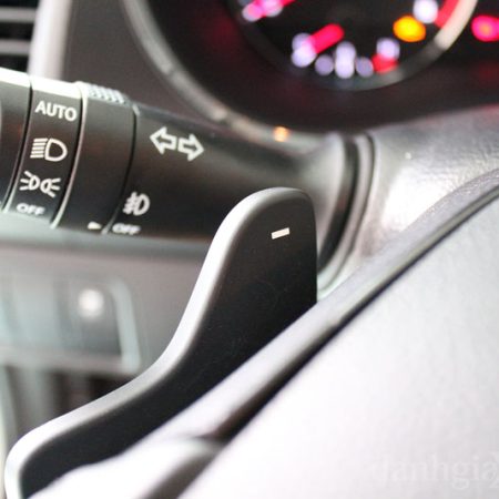Lẫy chuyển số vô lăng xe hơi Toyota