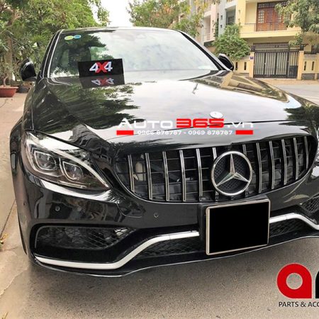 Mercedes C300 nâng cấp bodykit C63 chất lừ trên từng chi tiết