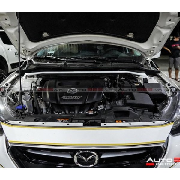 Mazda 2 lắp thanh giằng ULTRA RACING