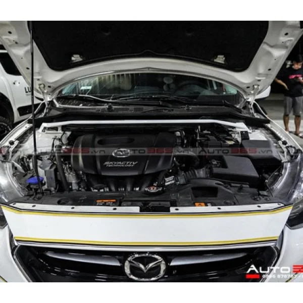 Mazda 2 lắp thanh giằng ULTRA RACING