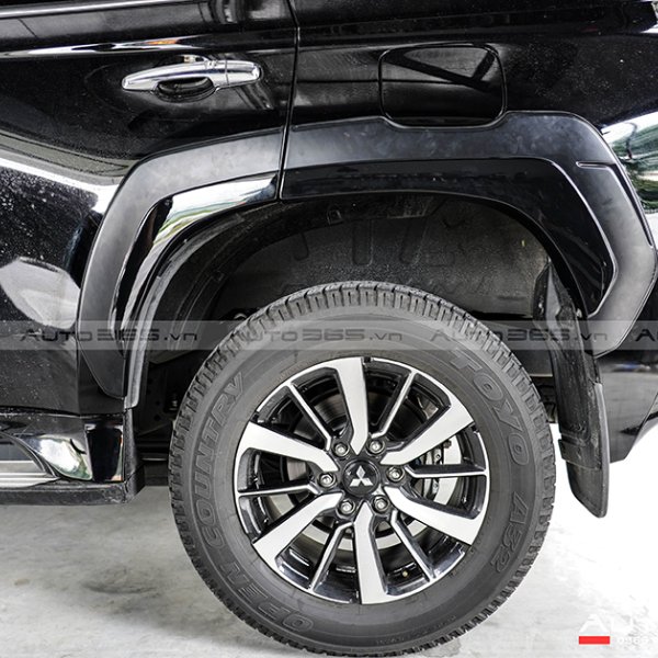 Ốp cua lốp Mitsubishi Pajero Sport