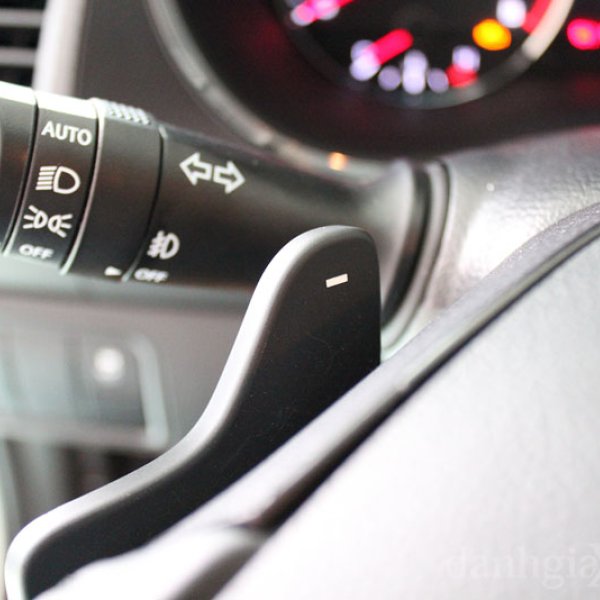 Lẫy chuyển số vô lăng xe hơi Toyota
