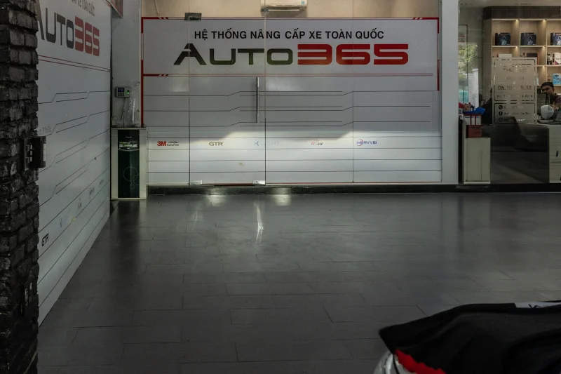 Kia Sedona Do Den Tro Sang Titan Moto M20 Ultra 3