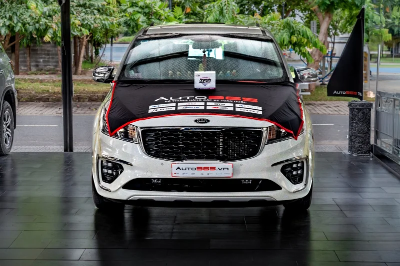 Kia Sedona Do Den Tro Sang Titan Moto M20 Ultra 7
