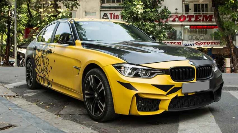 DÁN DECAL XE HƠI CÓ BỊ XỬ PHẠT HAY KHÔNG?