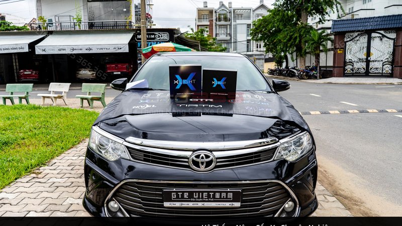 Toyota Camry Tăng Sáng Với Độ Bôi Bi Laser X-Light V20L và V30L
