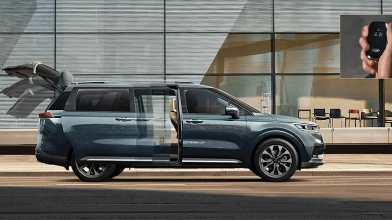 Triệu hồi Kia Carnival vì cửa trượt gây thương tích