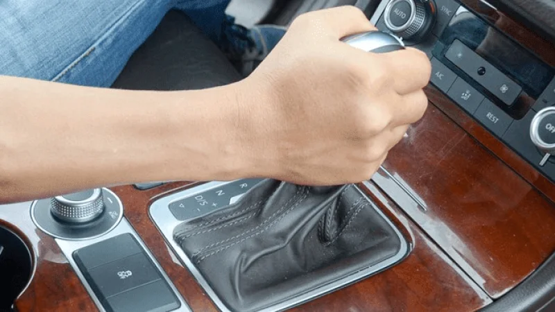 DẤU HIỆU CỦA HỘP SỐ BỊ HƯ TRÊN MỘT CHIẾC SUV