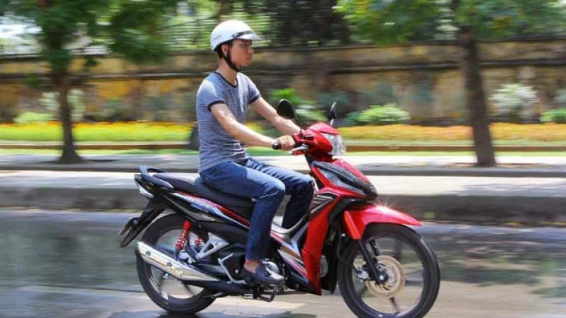 NHỮNG LỖI THƯỜNG GẶP KHI ĐI XE MÁY SỐ