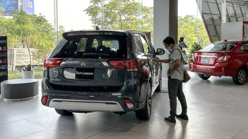 ĐẠI LÝ ÔTÔ CẮT BỚT KHUYẾN MÃI KHI TRƯỚC BẠ GIẢM 50%