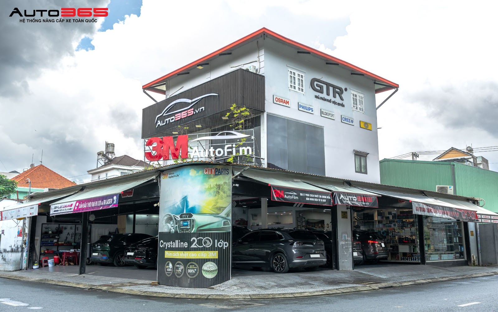 cach-dan-phim-cach-nhiet-o-to-tai-nha-5.jpg