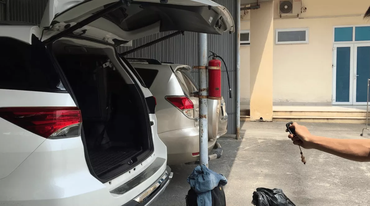 CỐP ĐIỆN LÀ GÌ? CÓ NÊN LẮP CỐP ĐIỆN CHO Ô TÔ HAY KHÔNG