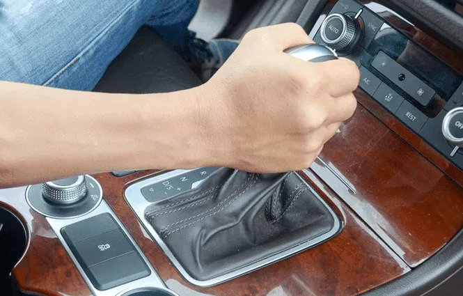 DẤU HIỆU CỦA HỘP SỐ BỊ HƯ TRÊN MỘT CHIẾC SUV