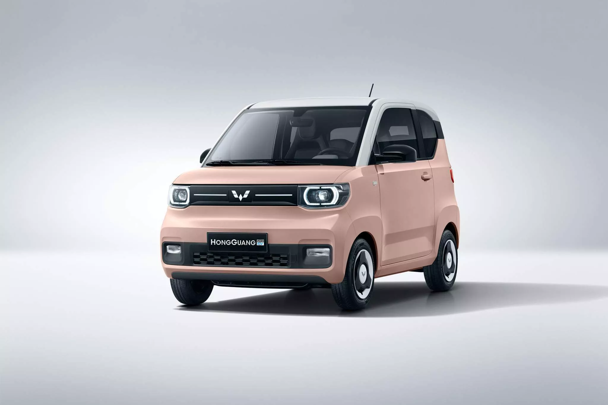 CHIẾC Ô TÔ ĐIỆN WULING HONGGUANG MINIEV ĐẦU TIÊN ĐÃ XUẤT XƯỞNG, ĐẶT HÀNG TỪ Q2/2023
